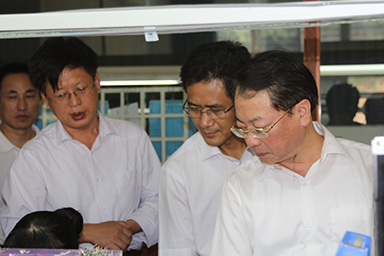 福建省紀(jì)委副書(shū)記、監(jiān)察廳廳長(zhǎng)陳善光一行視察虹潤(rùn)公司