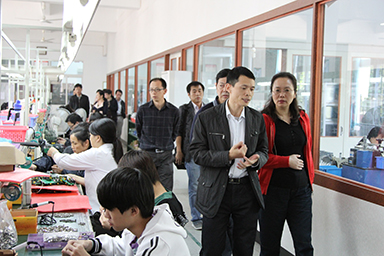 福建省委統(tǒng)戰(zhàn)部副部長(zhǎng)、省工商聯(lián)黨組書(shū)記王玲視察虹潤(rùn)公司