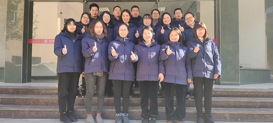 虹潤(rùn)公司統(tǒng)一發(fā)放冬季羽絨工作服