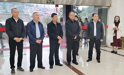 福建省政協(xié)副主席、省工商聯(lián)主席王光遠(yuǎn)一行視察虹潤(rùn)公司